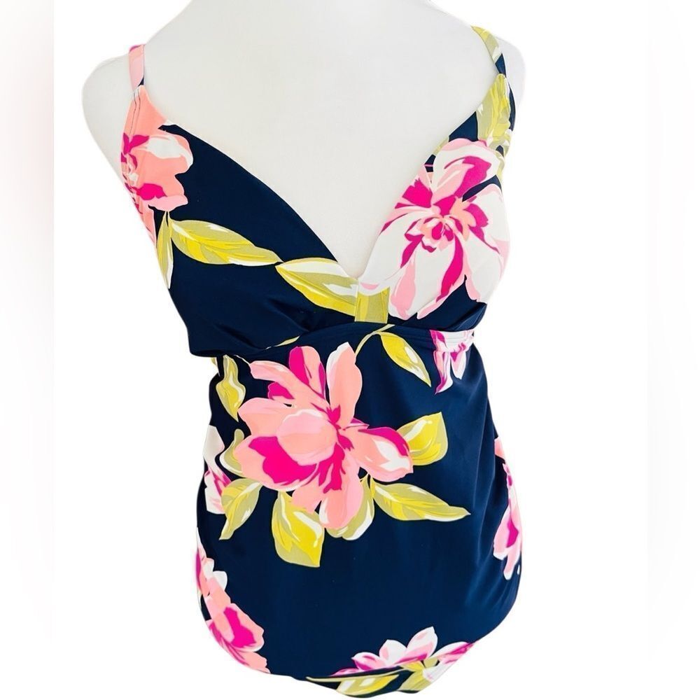 Isabel Maternity Tropical Floral One
Piece Swimsuit Size Large.